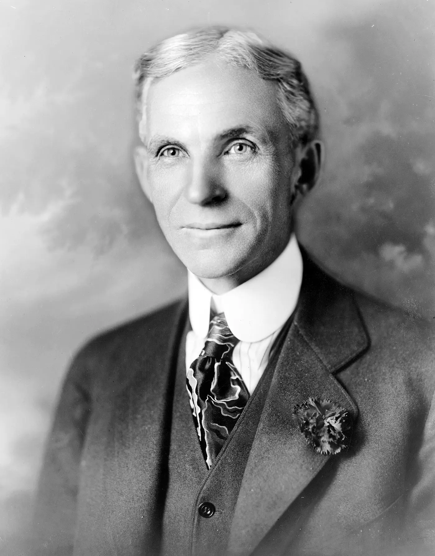 Chân dung Henry Ford khoảng năm 1919