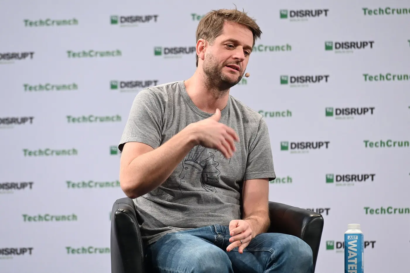 Sebastian Siemiatkowski, CEO Klarna, phát biểu trên sân khấu